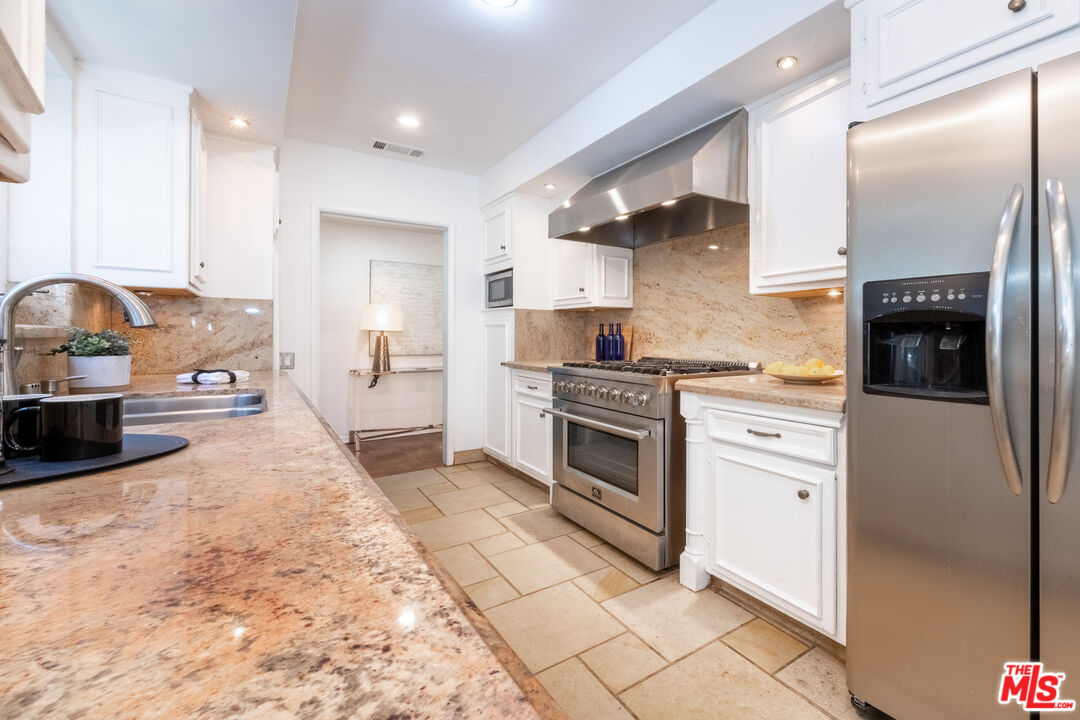 2559 Hutton Dr
