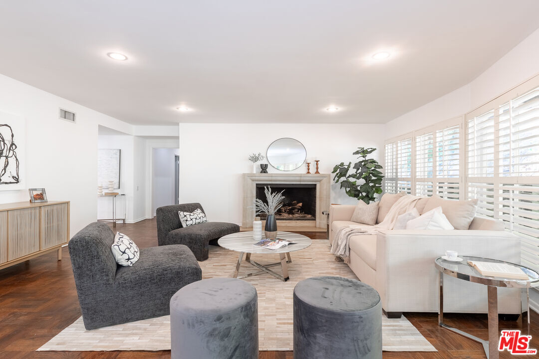 2559 Hutton Dr