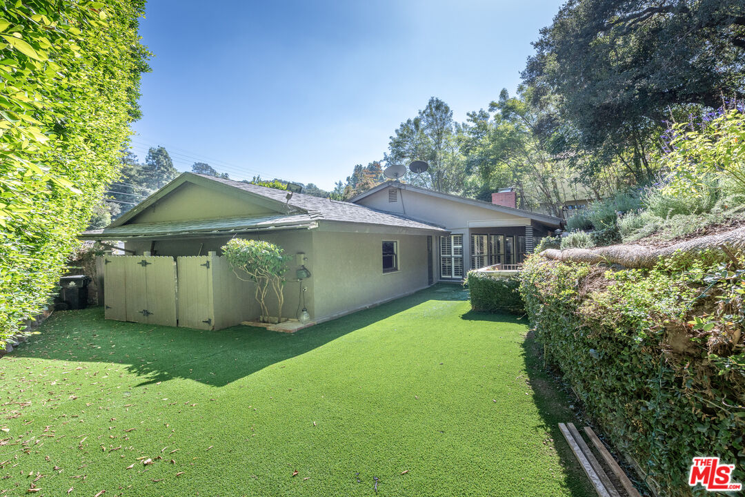 2559 Hutton Dr