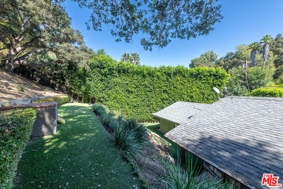 2559 Hutton Dr