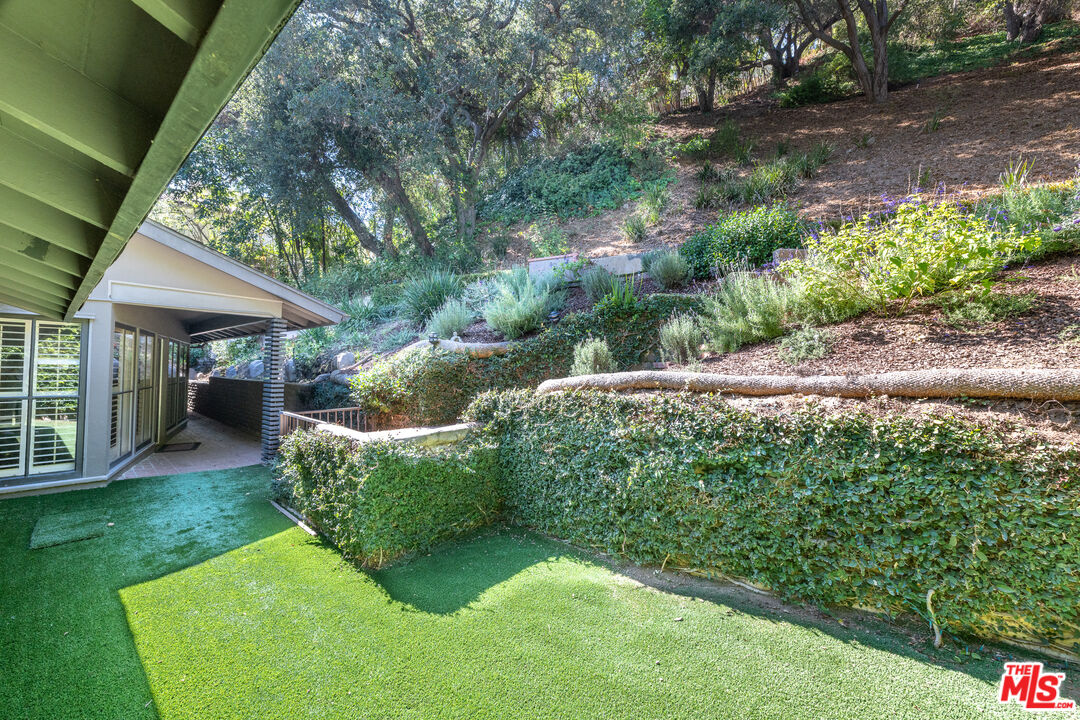 2559 Hutton Dr