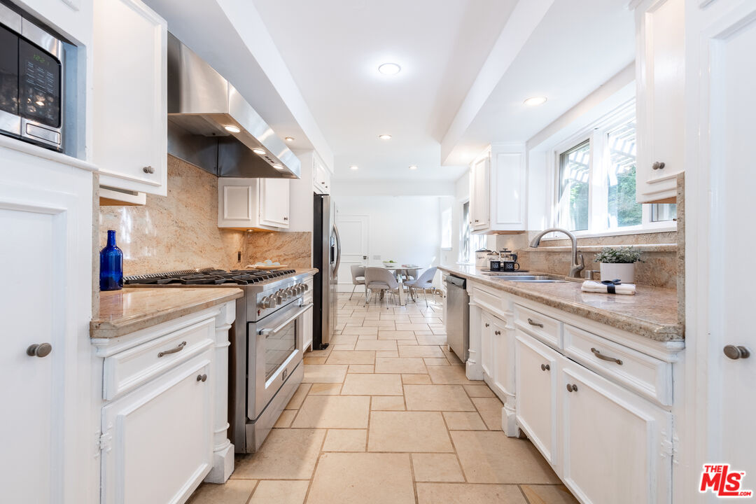 2559 Hutton Dr
