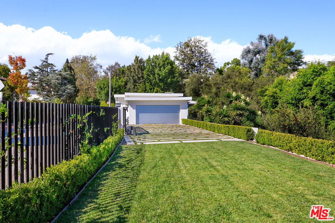 1124 Summit Dr