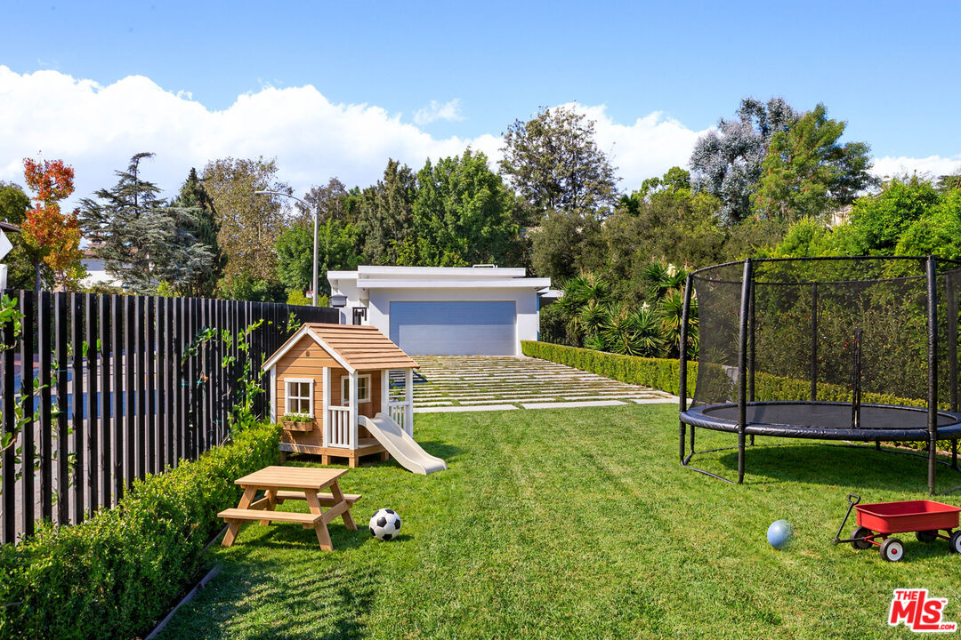 1124 Summit Dr
