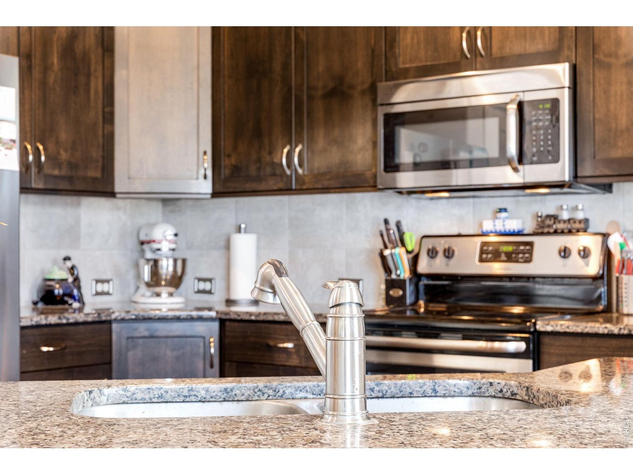 6913 Pettigrew St