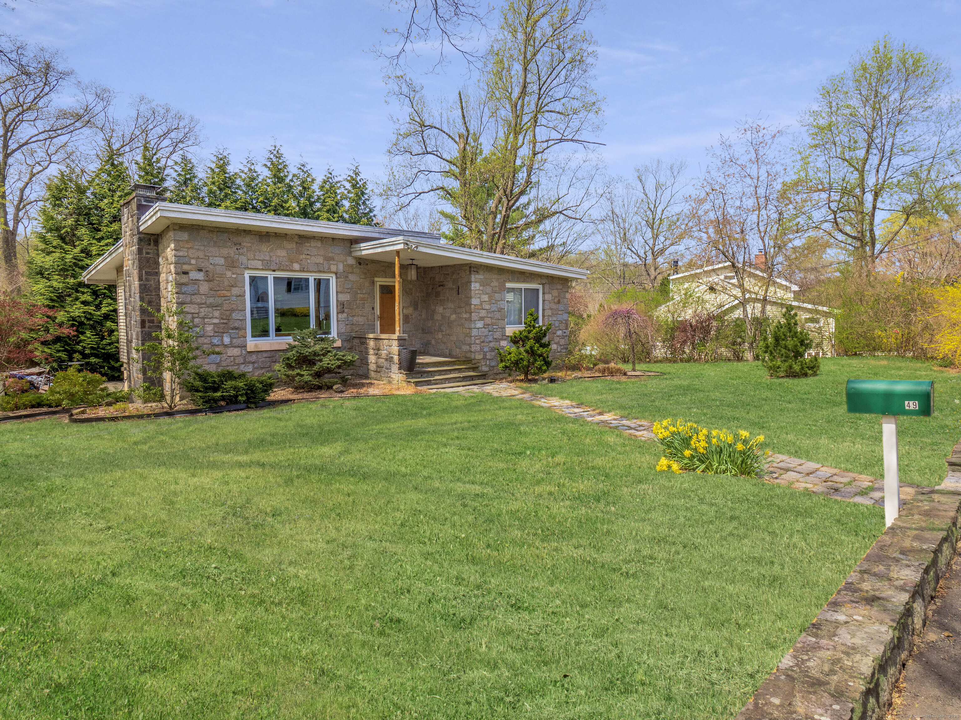 49 Crest Road