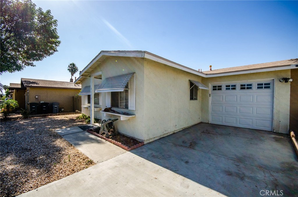 2114 Avenida Estrada