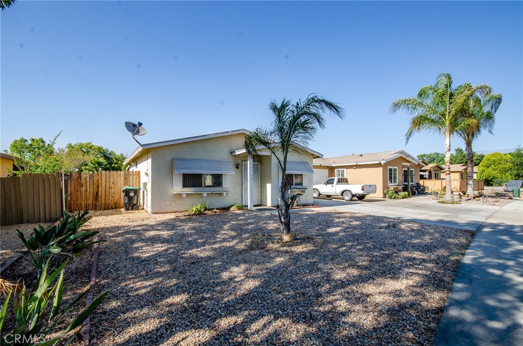 2114 Avenida Estrada