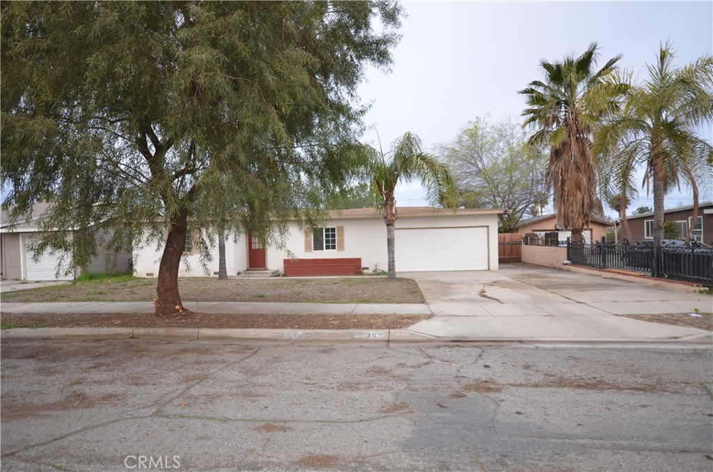 435 N Thompson Street