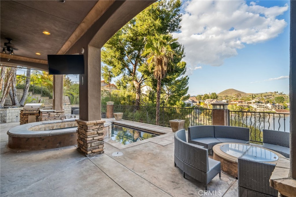 22430 Canyon Lake Drive S