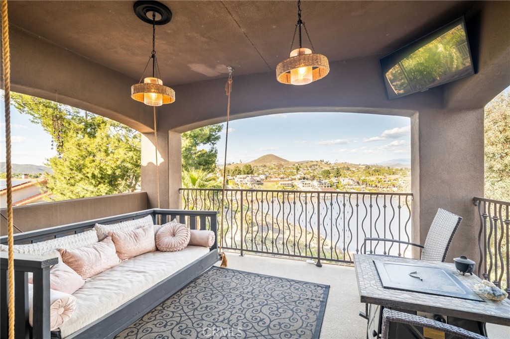 22430 Canyon Lake Drive S