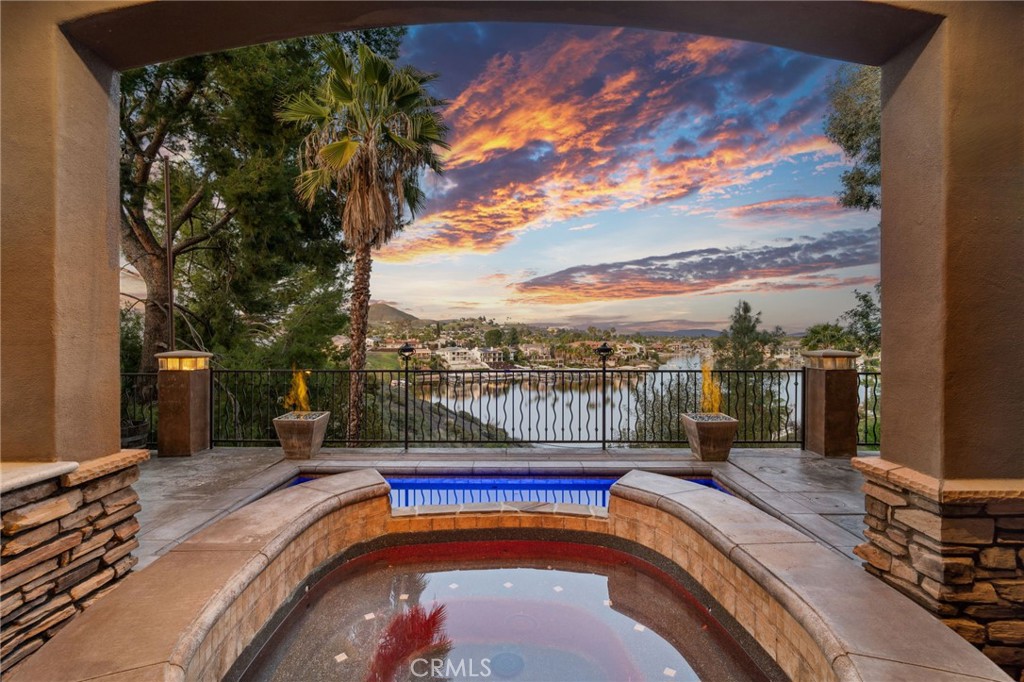 22430 Canyon Lake Drive S