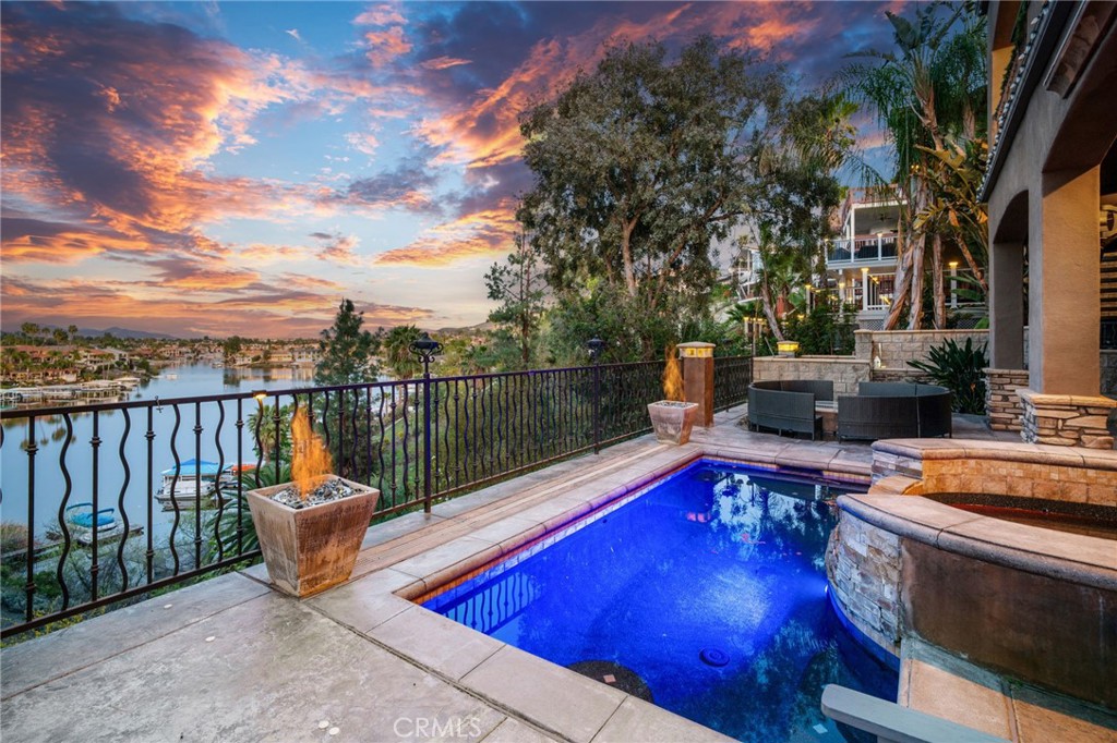 22430 Canyon Lake Drive S