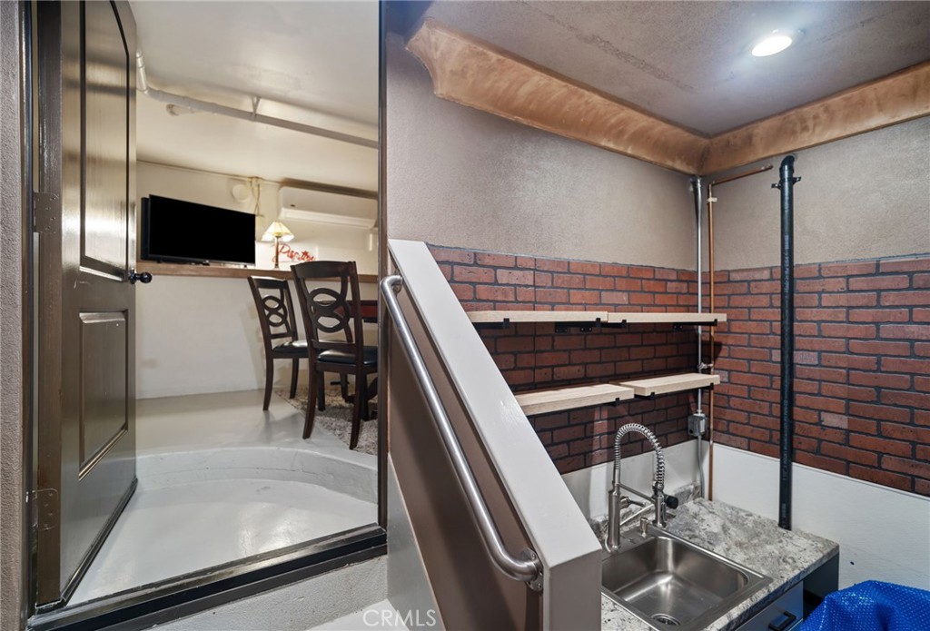 22430 Canyon Lake Drive S