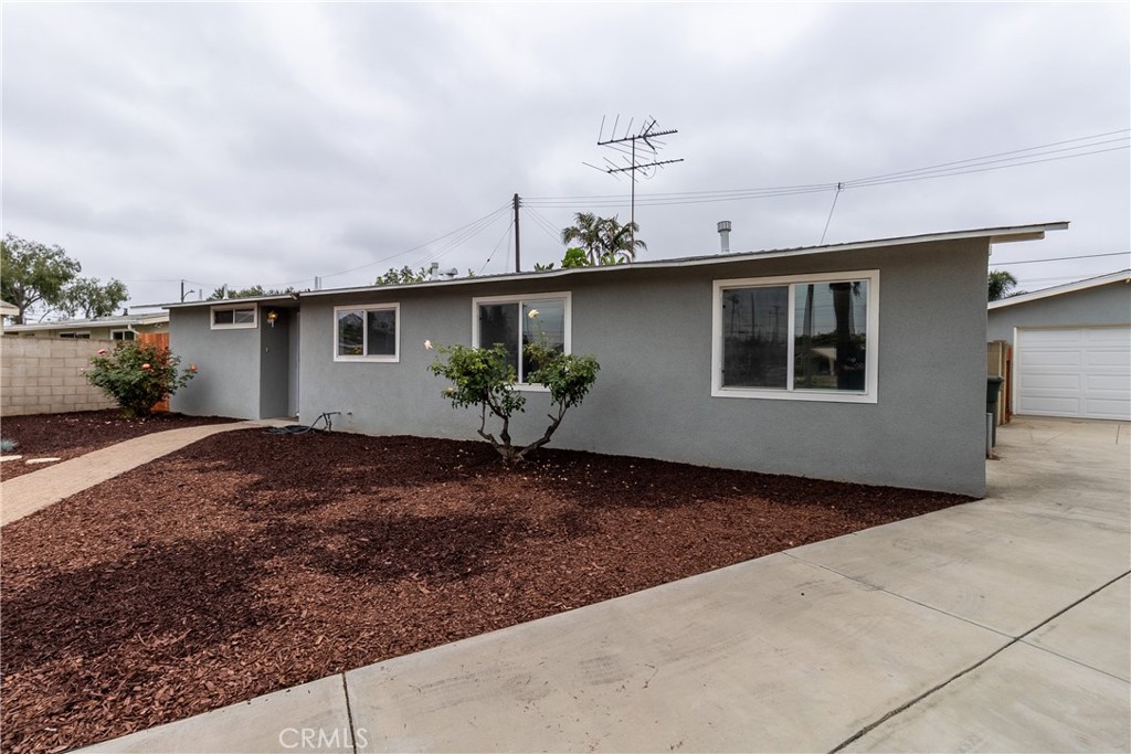 5921 Los Ramos Circle