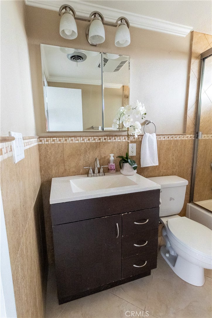 5921 Los Ramos Circle