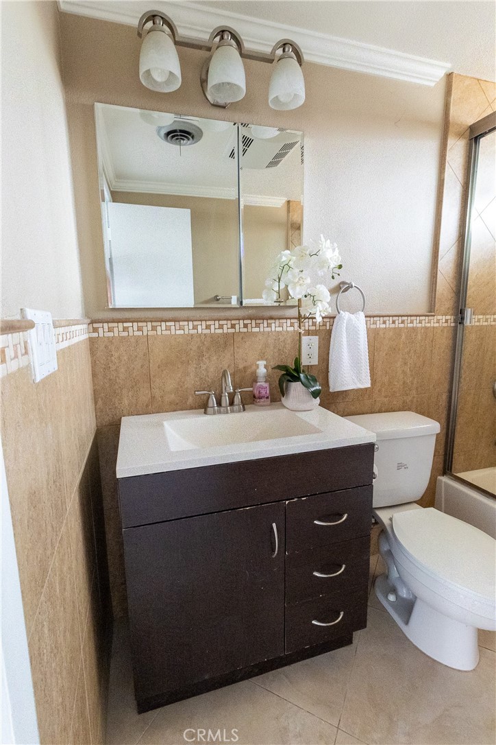 5921 Los Ramos Circle