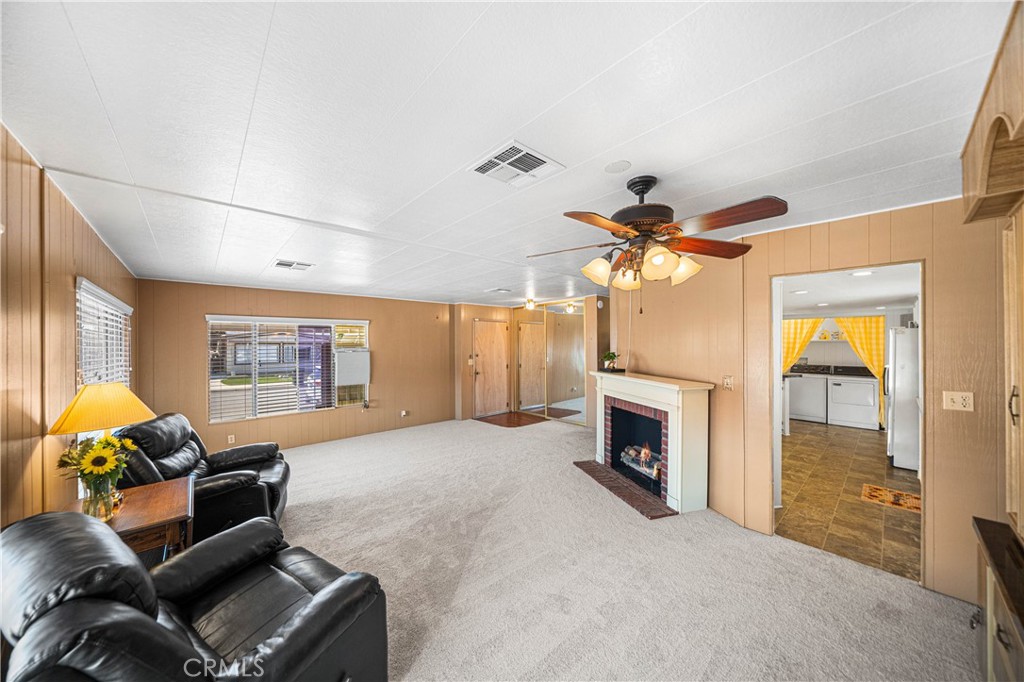 1081 San Gorgonio