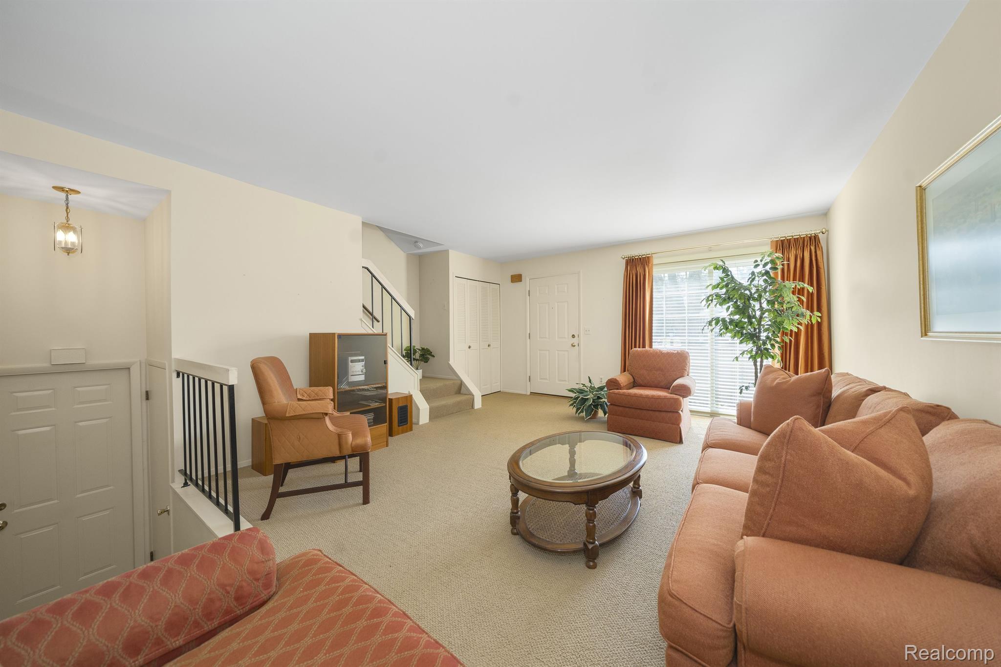 1526 HIDDEN VALLEY Lane