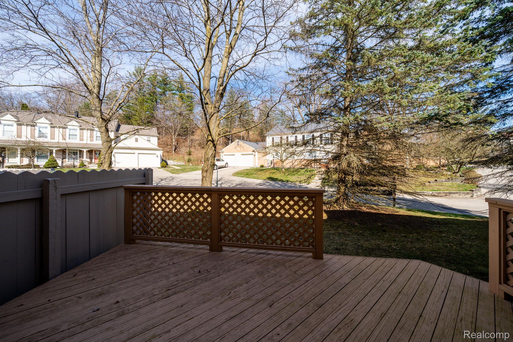 1526 HIDDEN VALLEY Lane