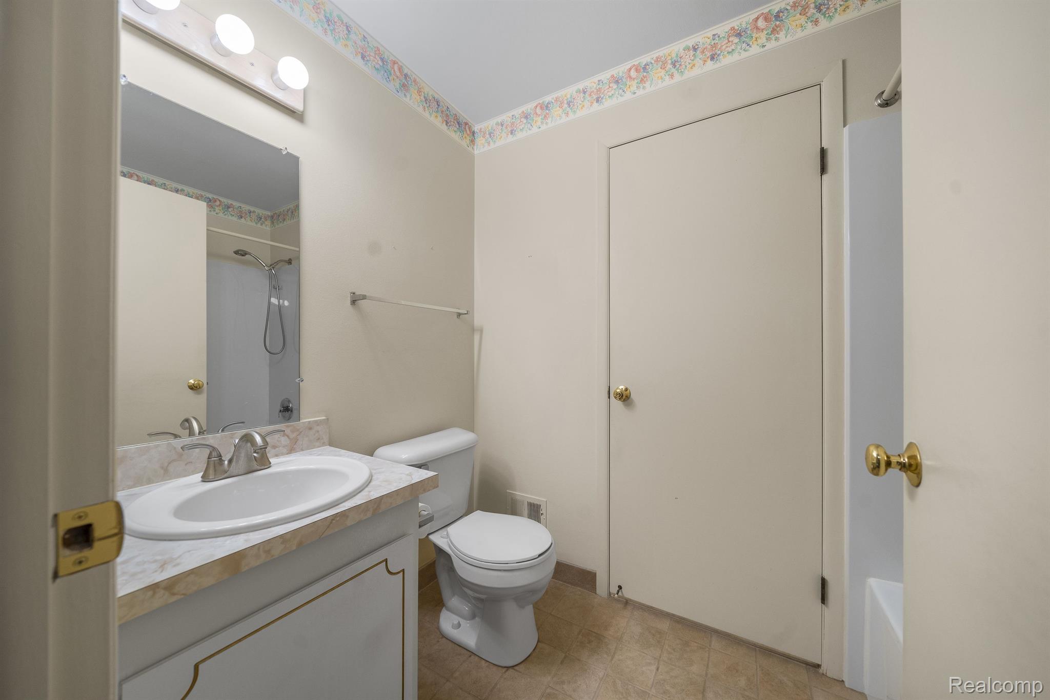 1526 HIDDEN VALLEY Lane