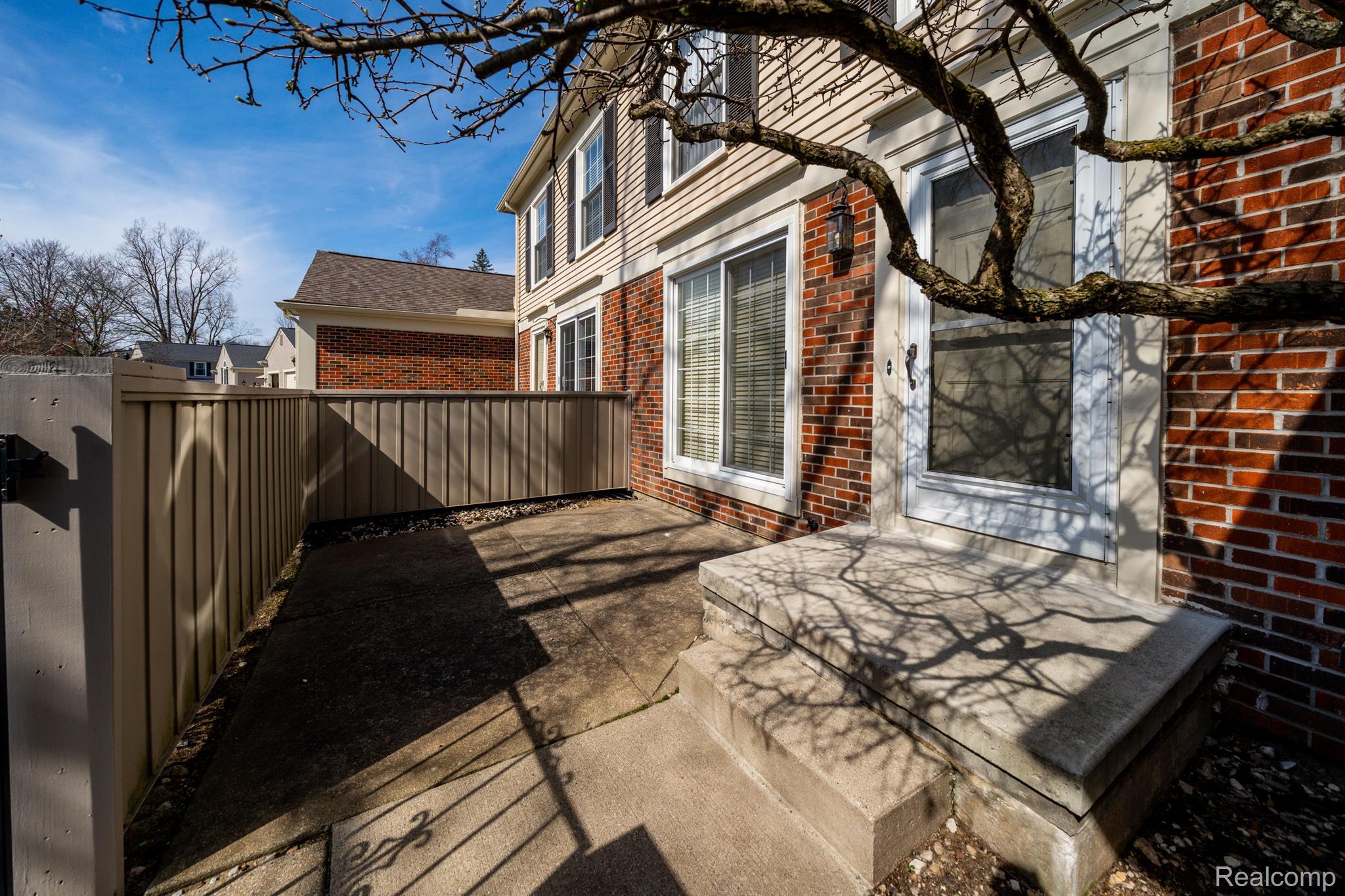 1526 HIDDEN VALLEY Lane