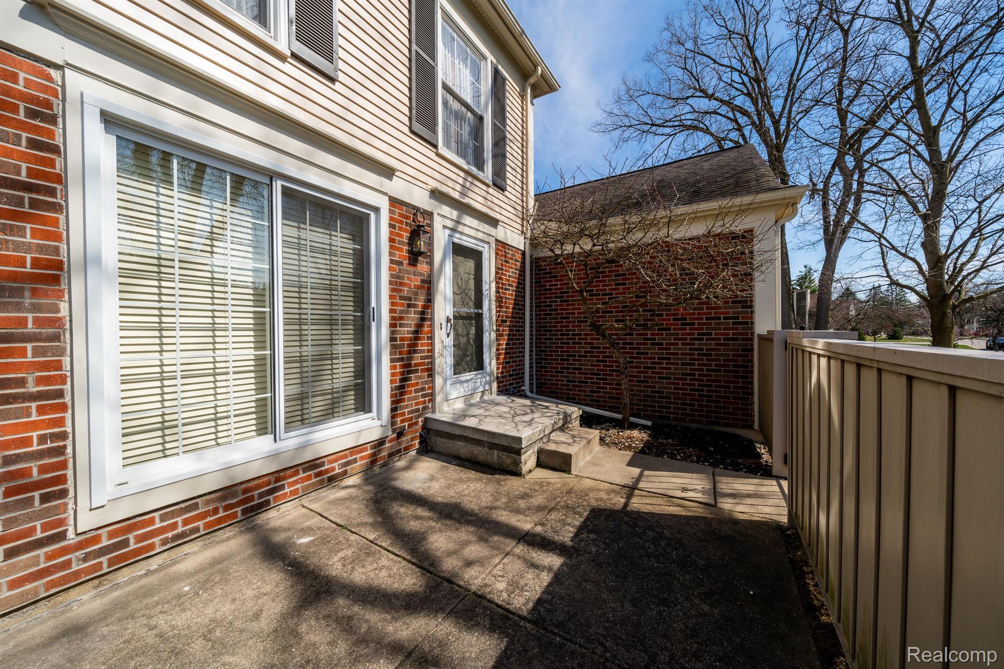 1526 HIDDEN VALLEY Lane
