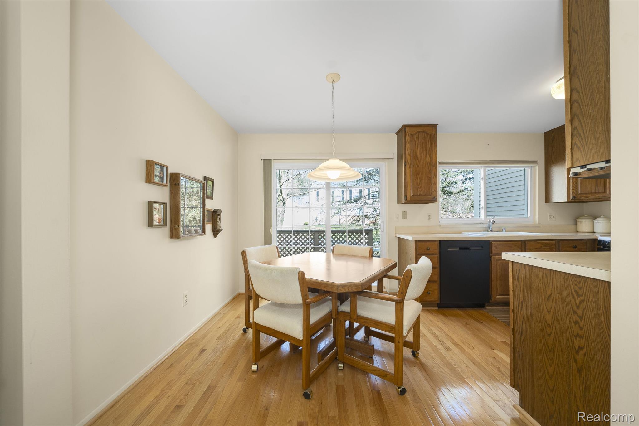 1526 HIDDEN VALLEY Lane