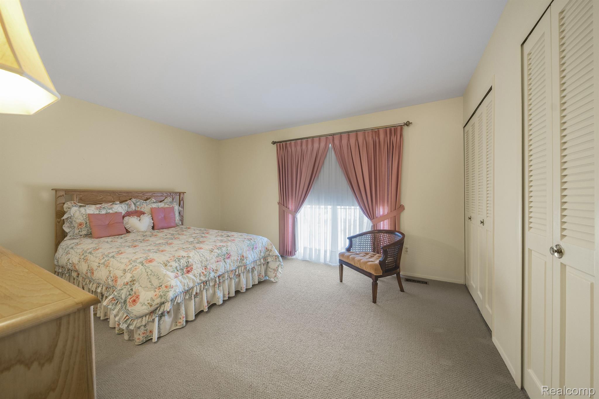 1526 HIDDEN VALLEY Lane