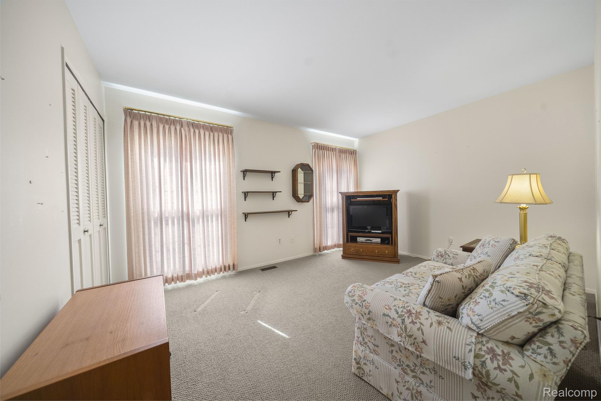 1526 HIDDEN VALLEY Lane