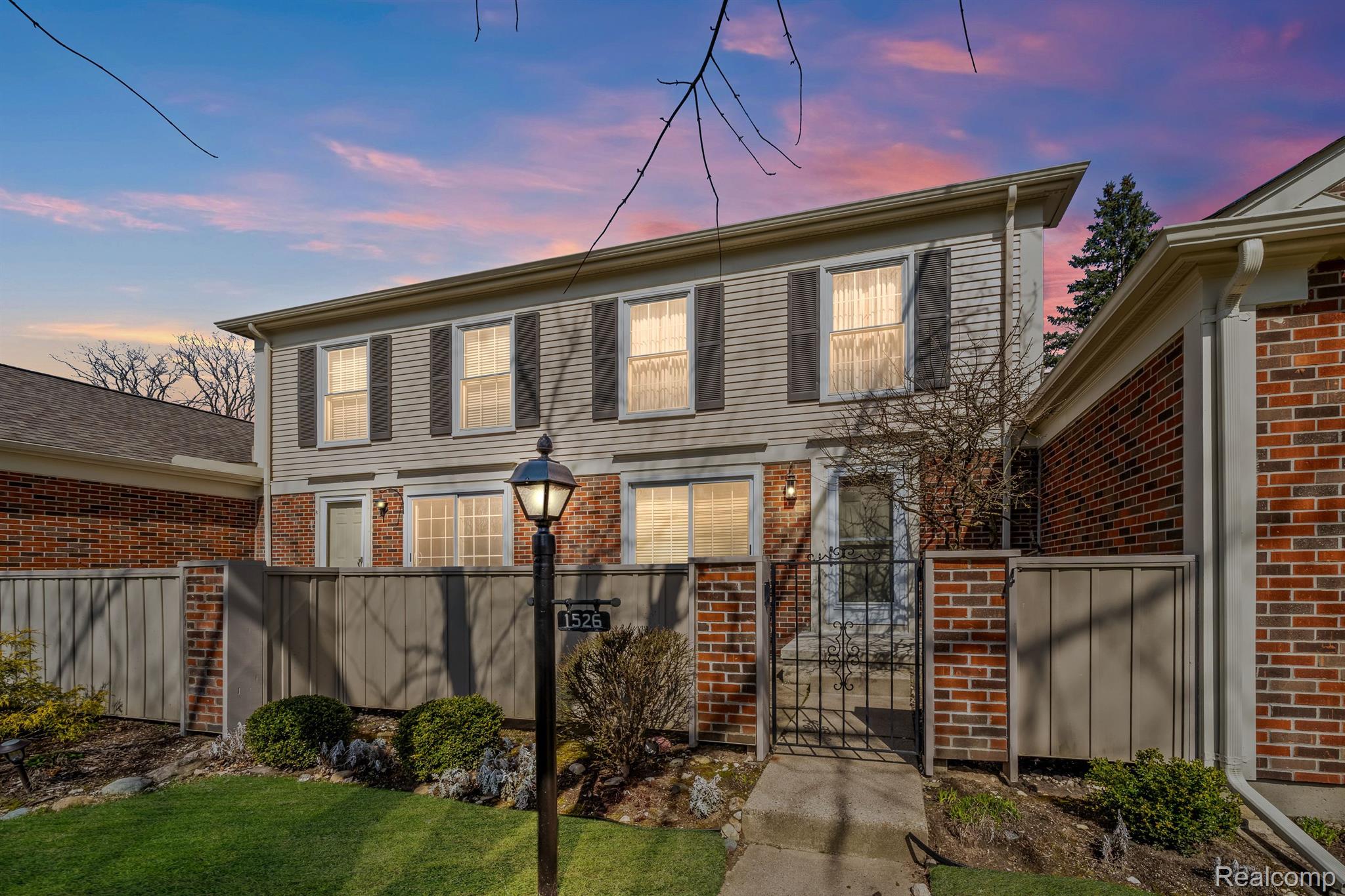 1526 HIDDEN VALLEY Lane