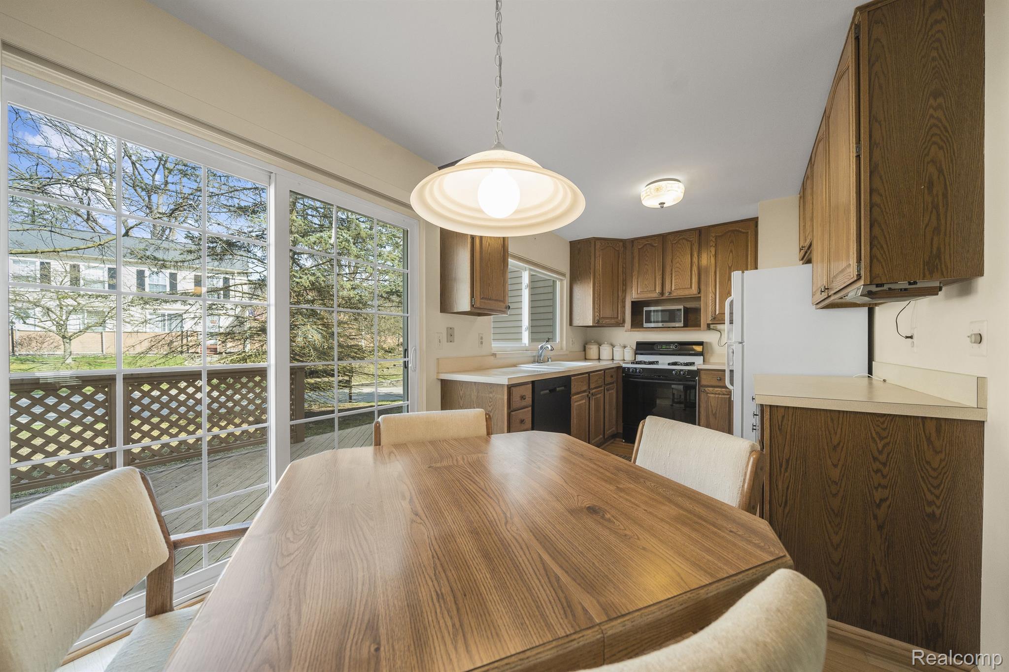 1526 HIDDEN VALLEY Lane