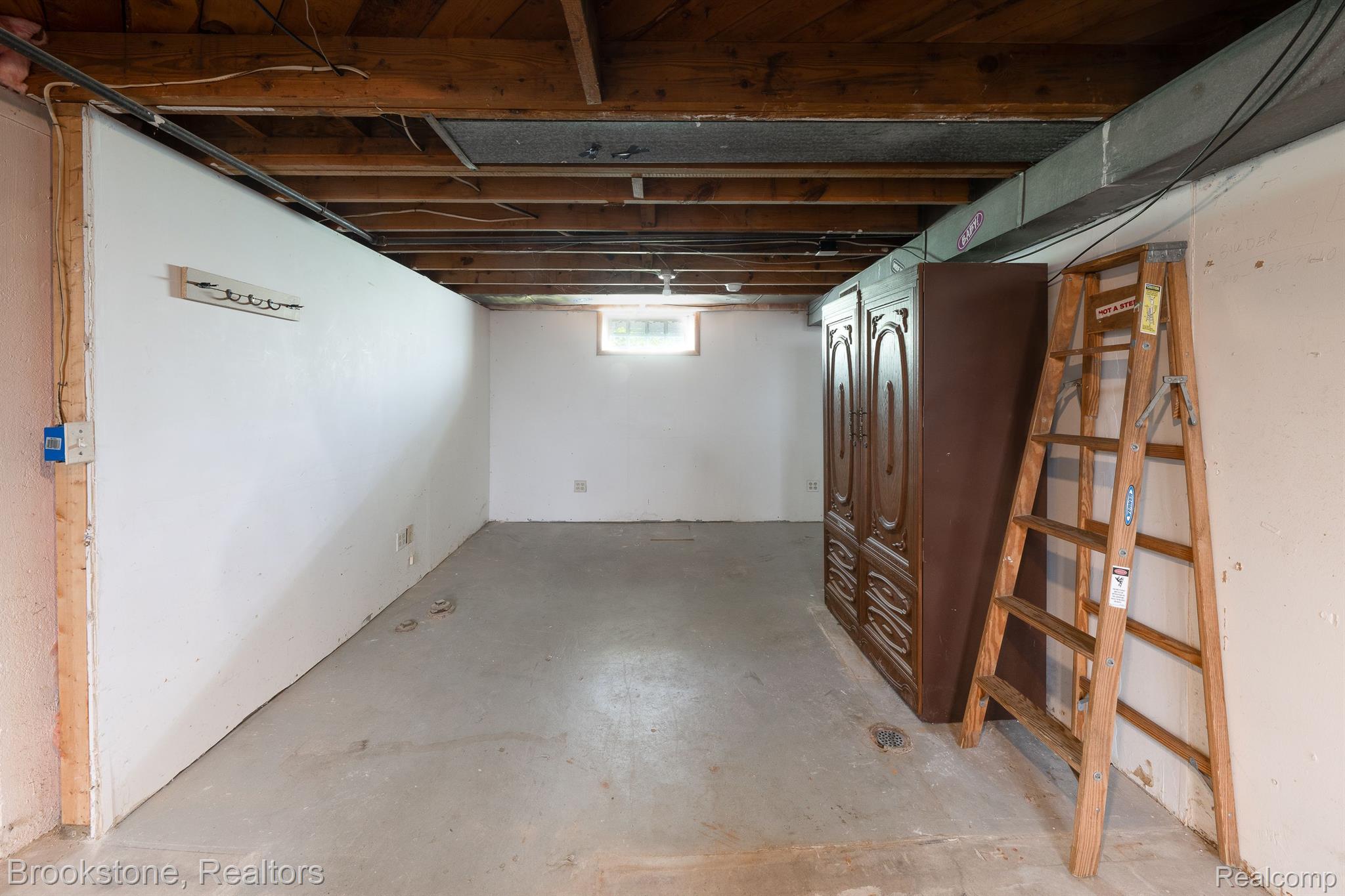 928 AMELIA Avenue