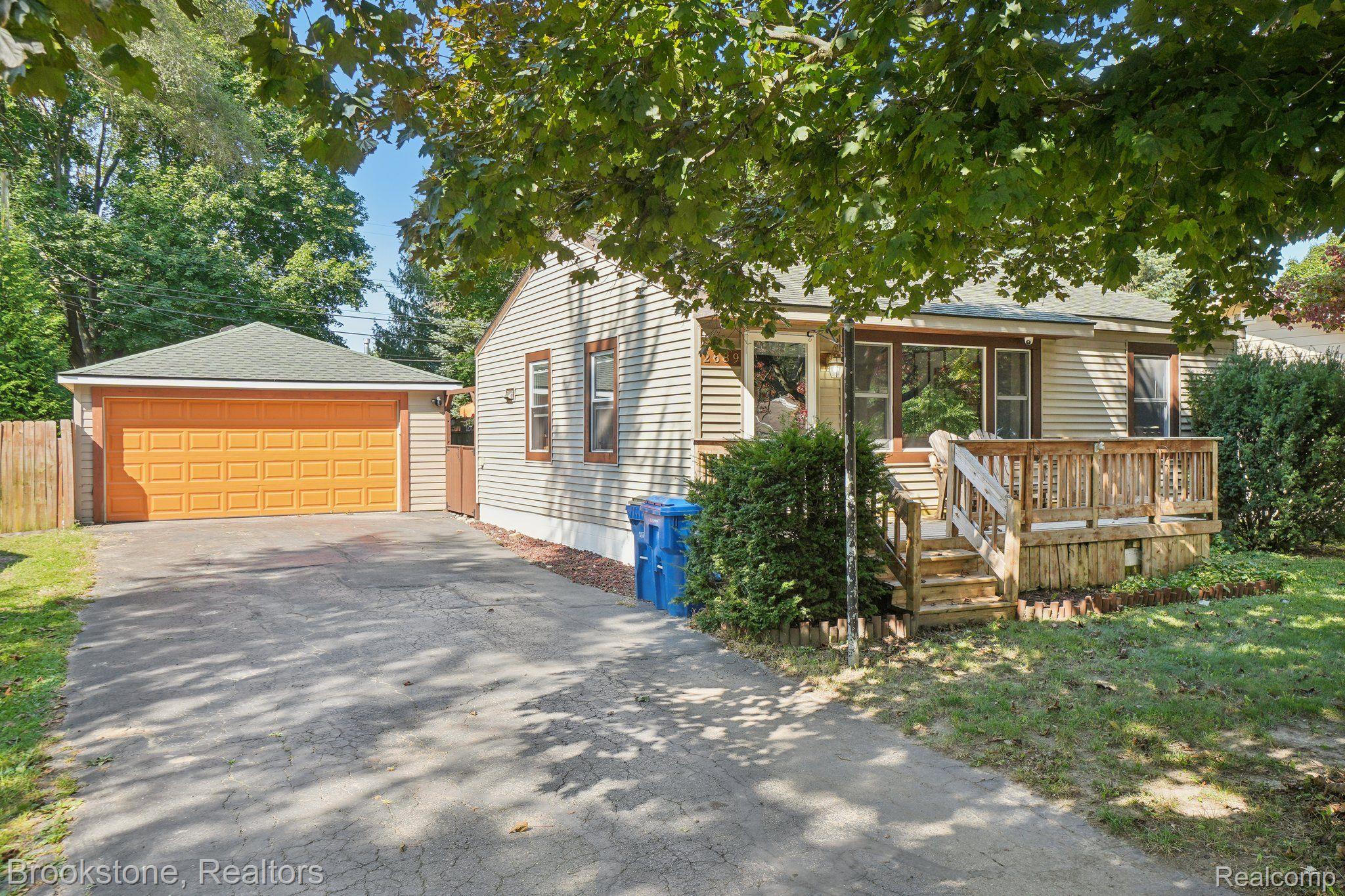 2689 BENDER Avenue