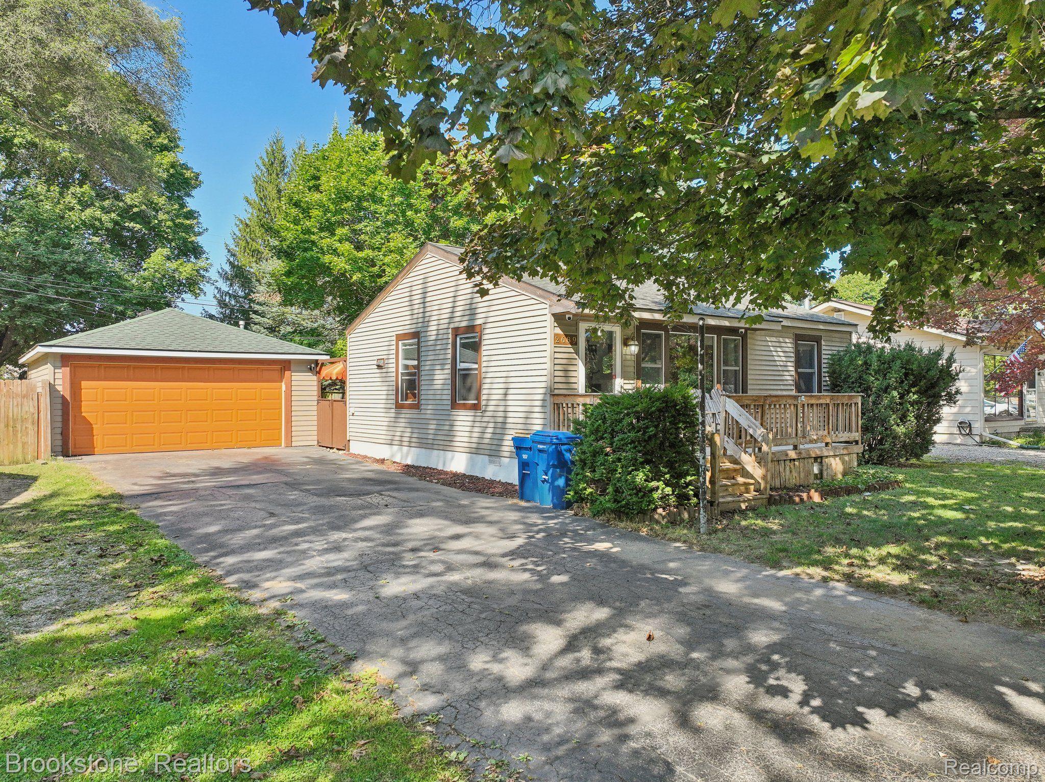 2689 BENDER Avenue