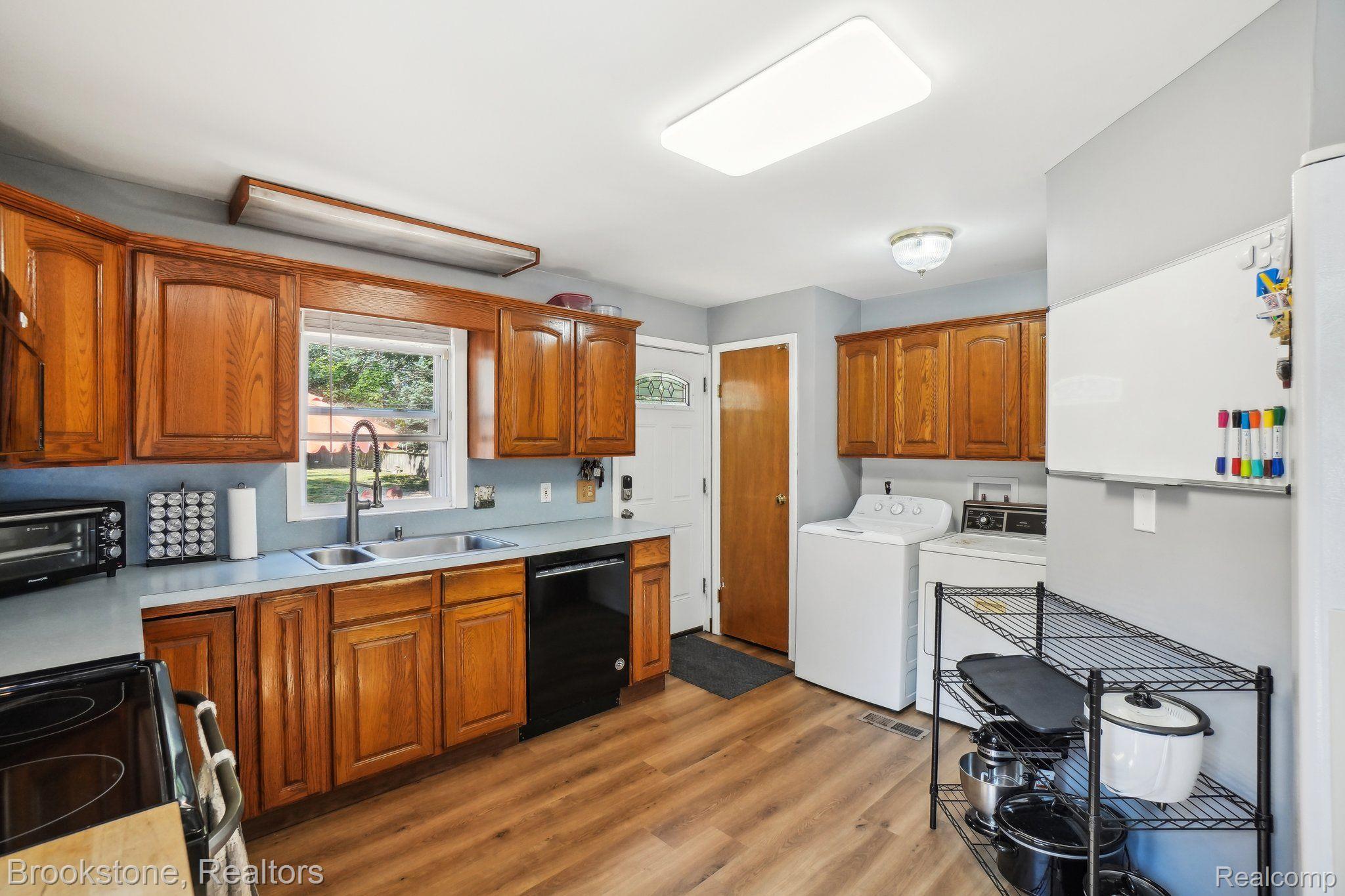 2689 BENDER Avenue