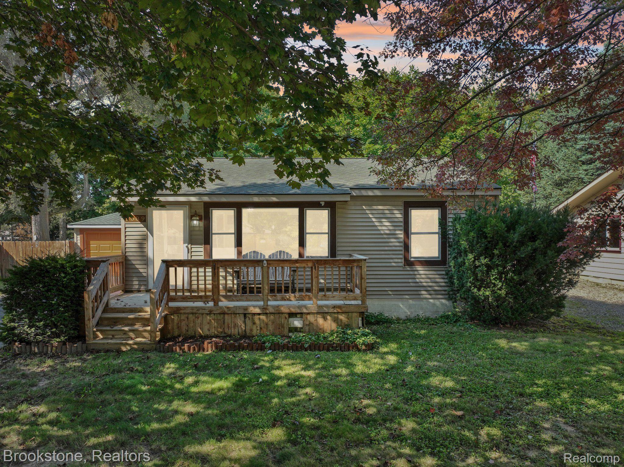 2689 BENDER Avenue