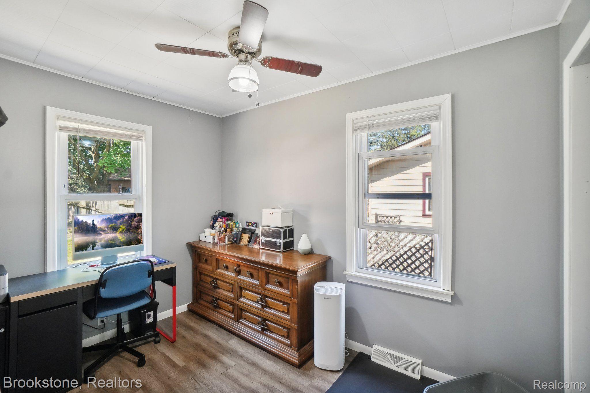 2689 BENDER Avenue