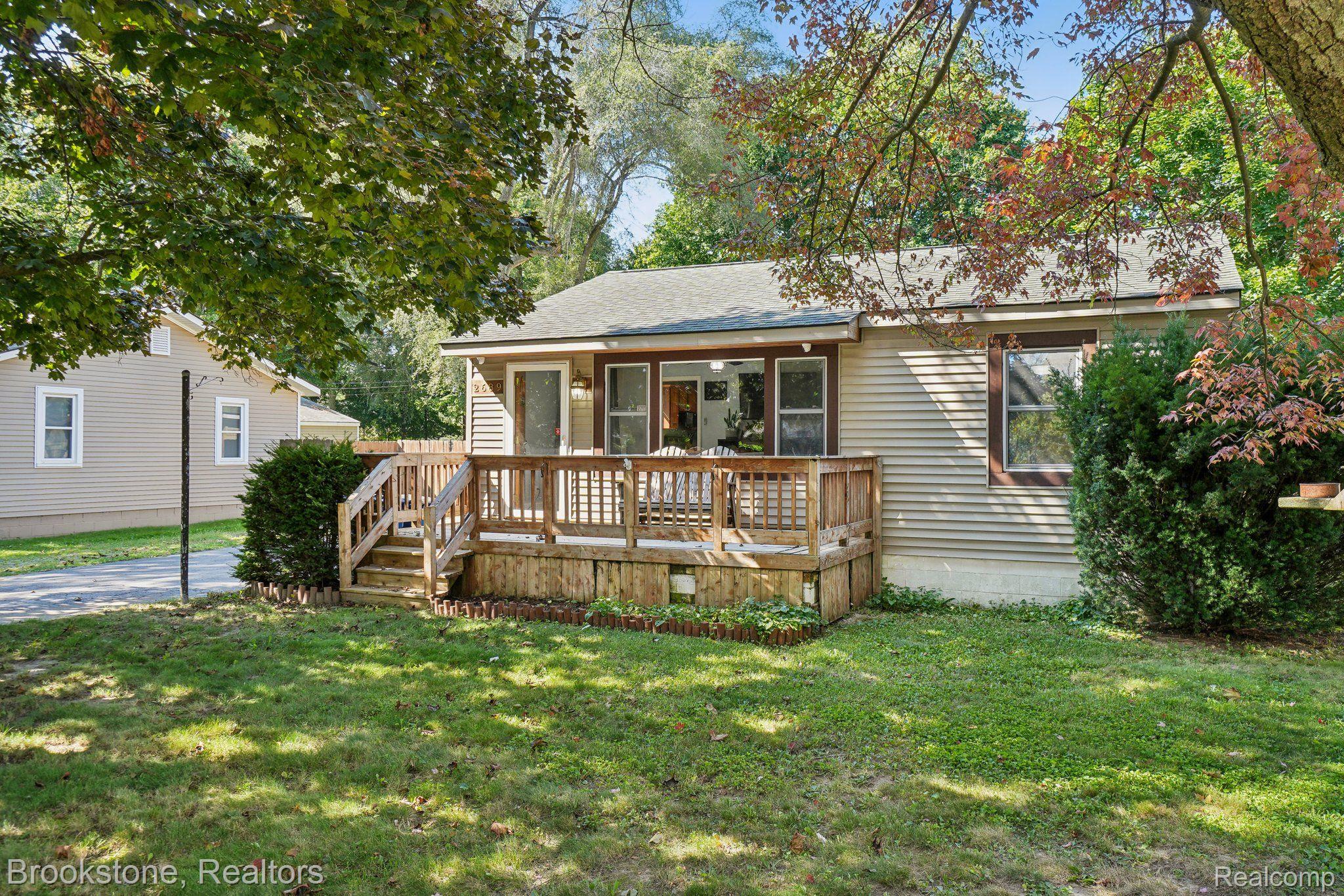 2689 BENDER Avenue