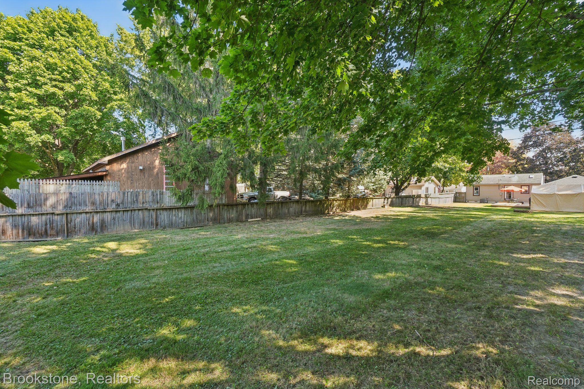 2689 BENDER Avenue