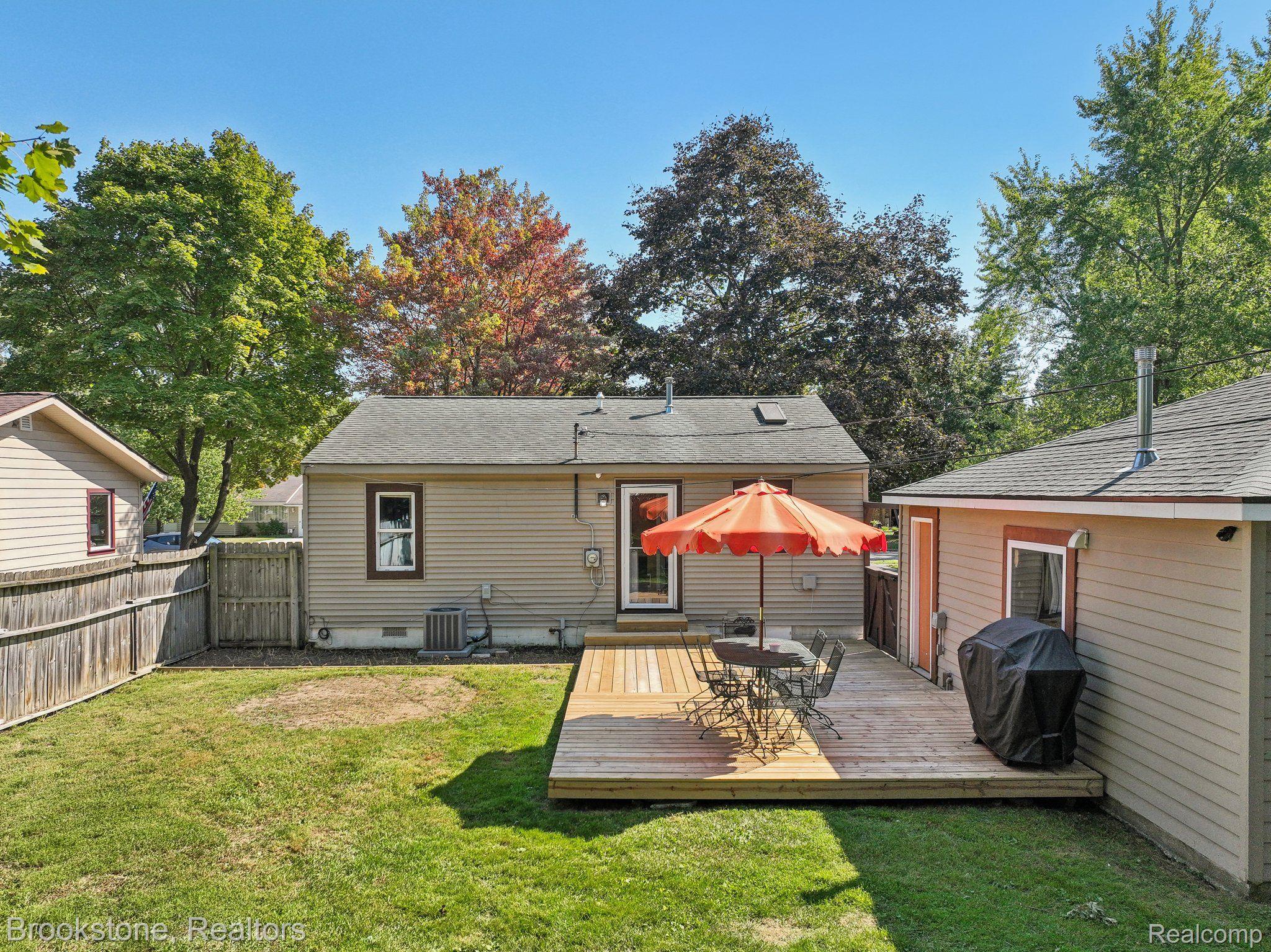 2689 BENDER Avenue