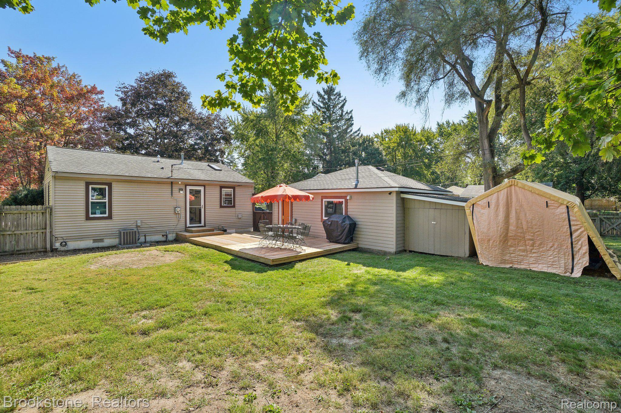 2689 BENDER Avenue
