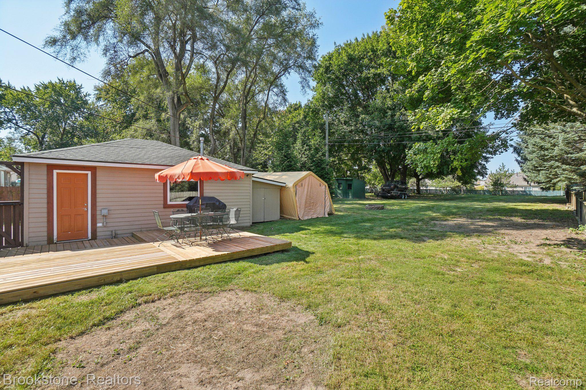 2689 BENDER Avenue
