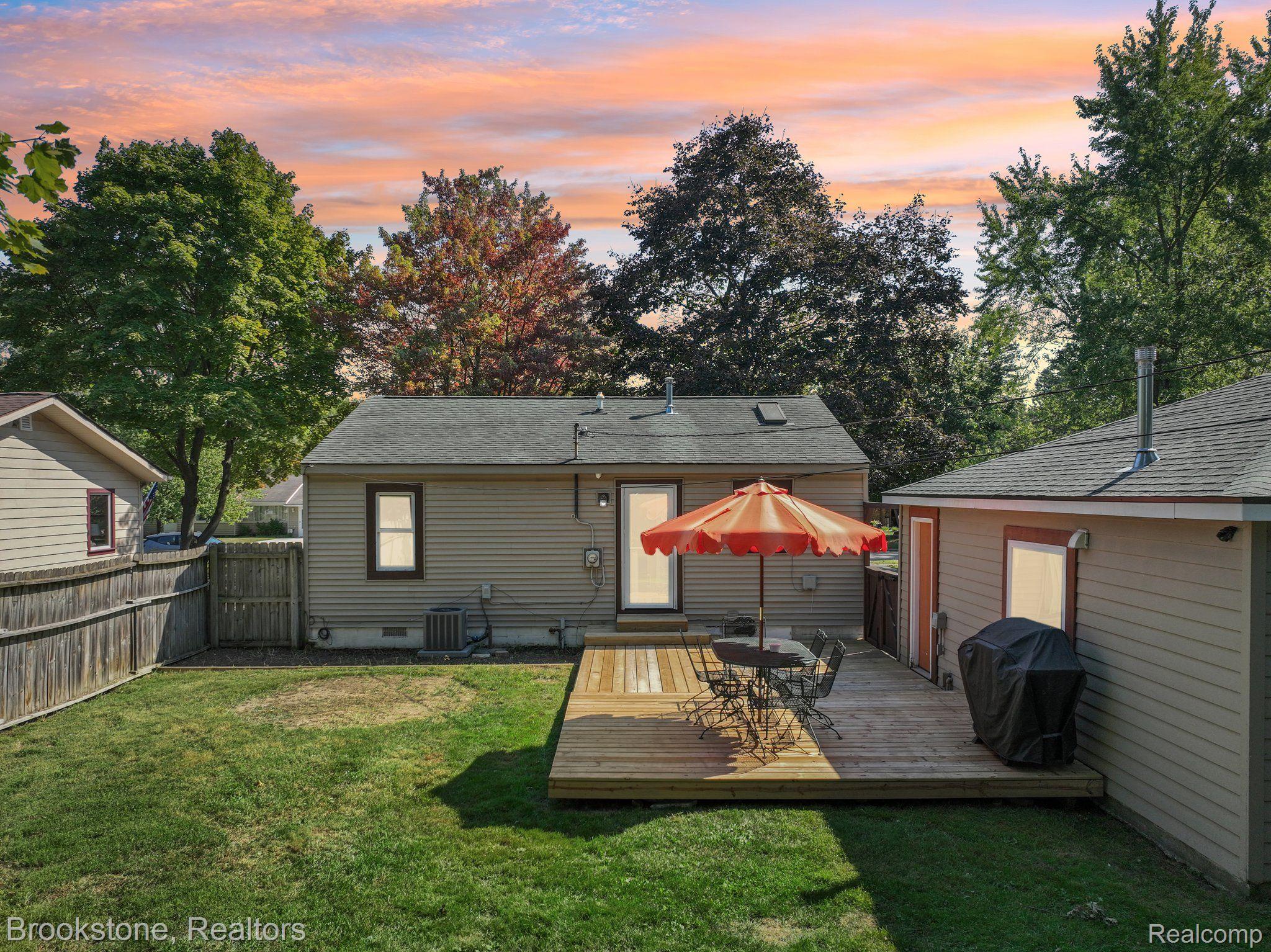 2689 BENDER Avenue