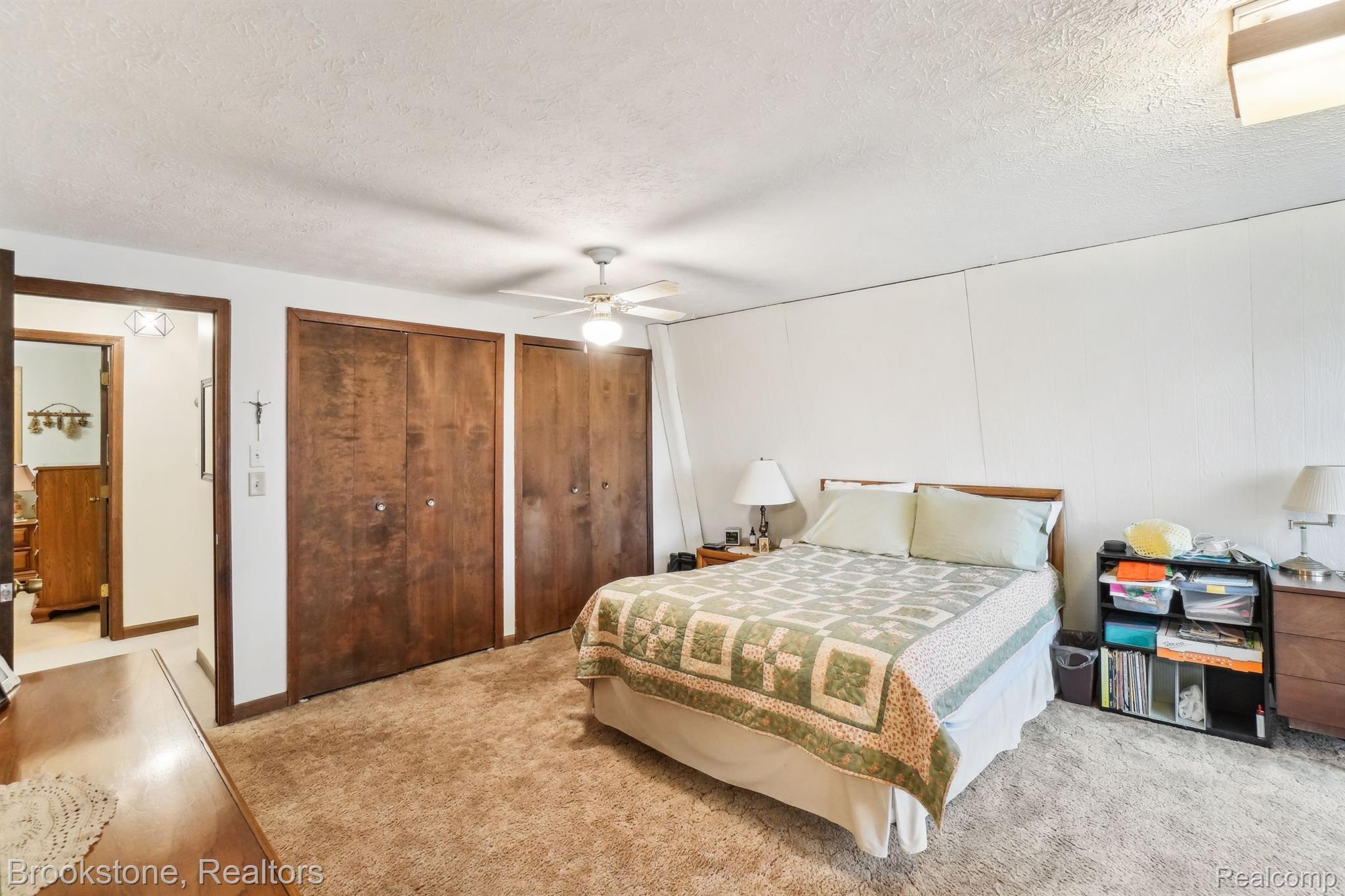1301 GLEN OAKS Road