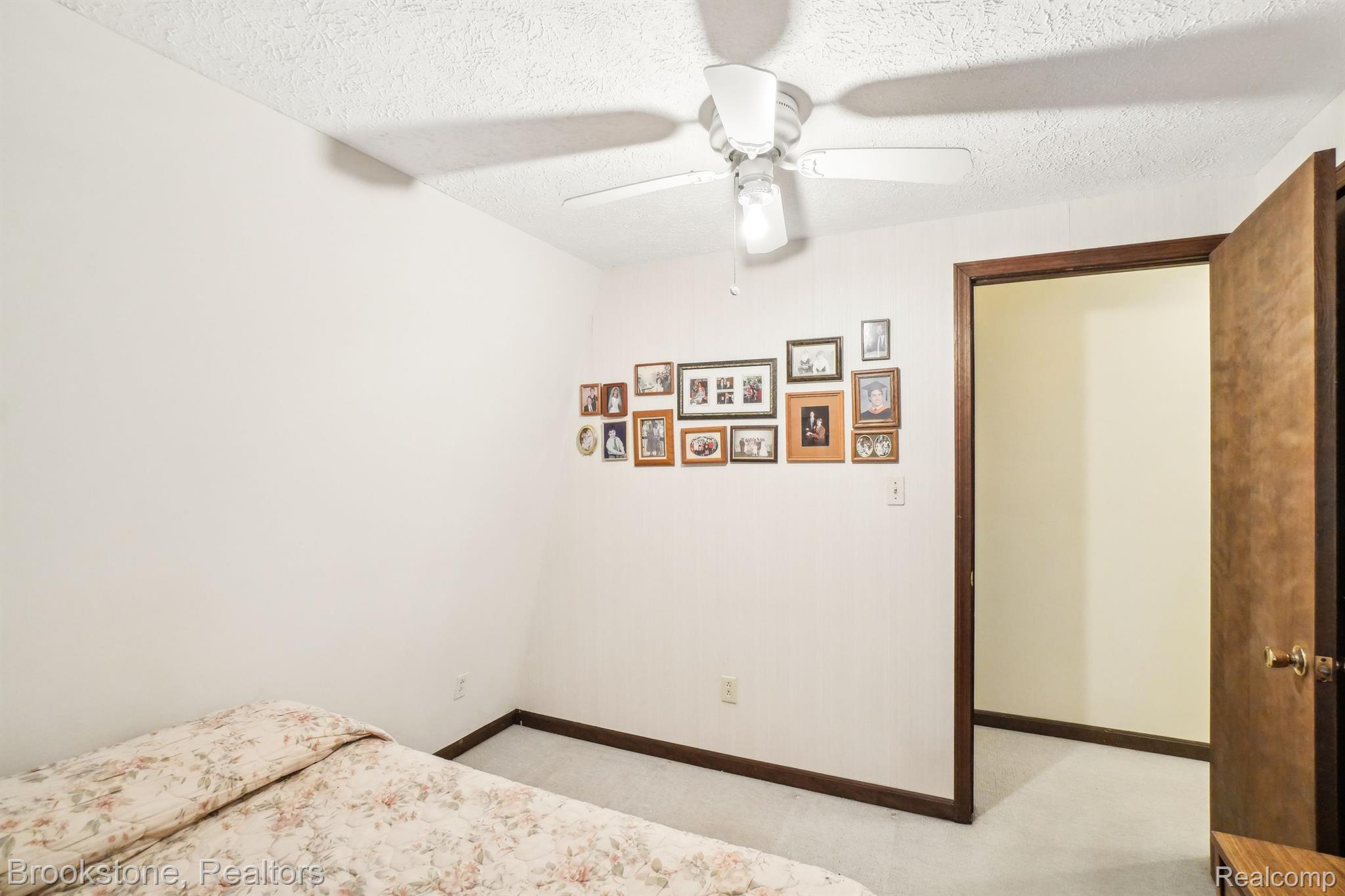 1301 GLEN OAKS Road