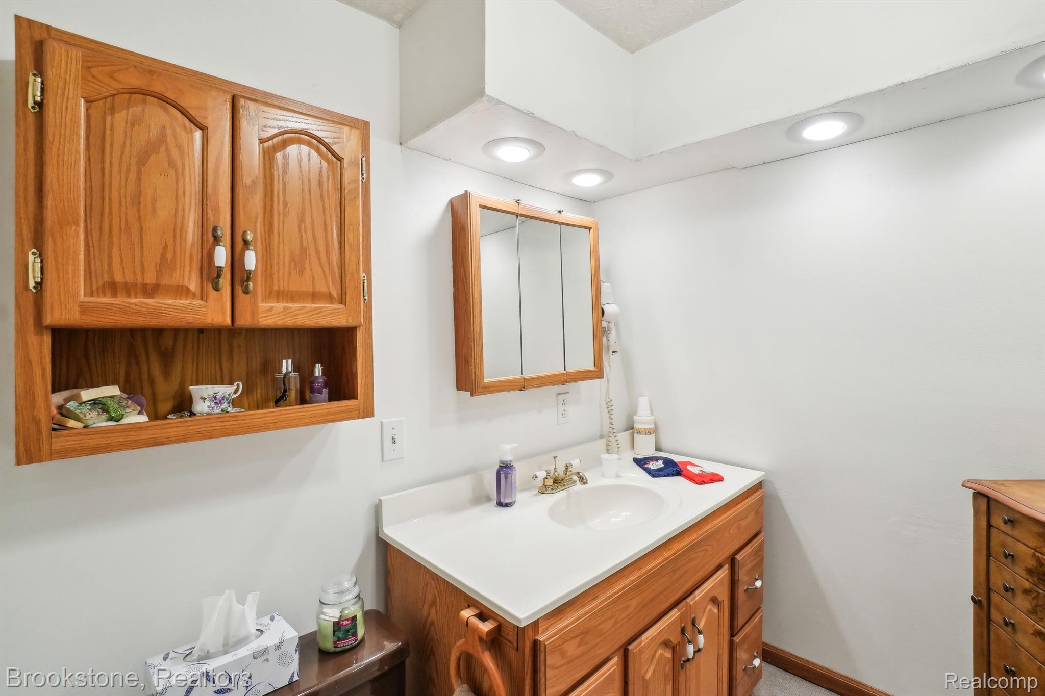 1301 GLEN OAKS Road