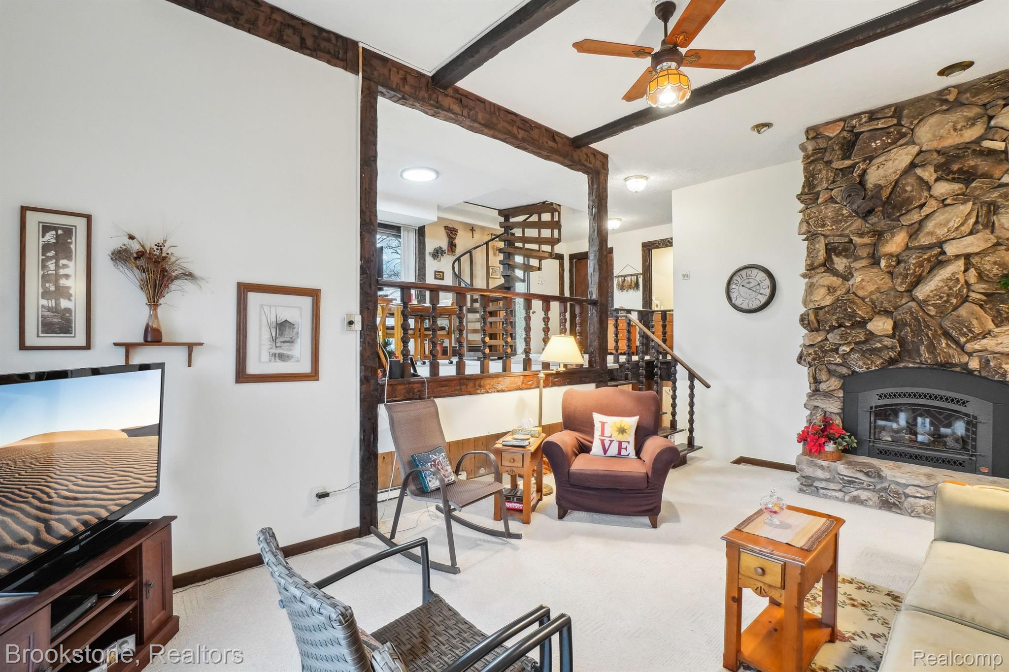 1301 GLEN OAKS Road