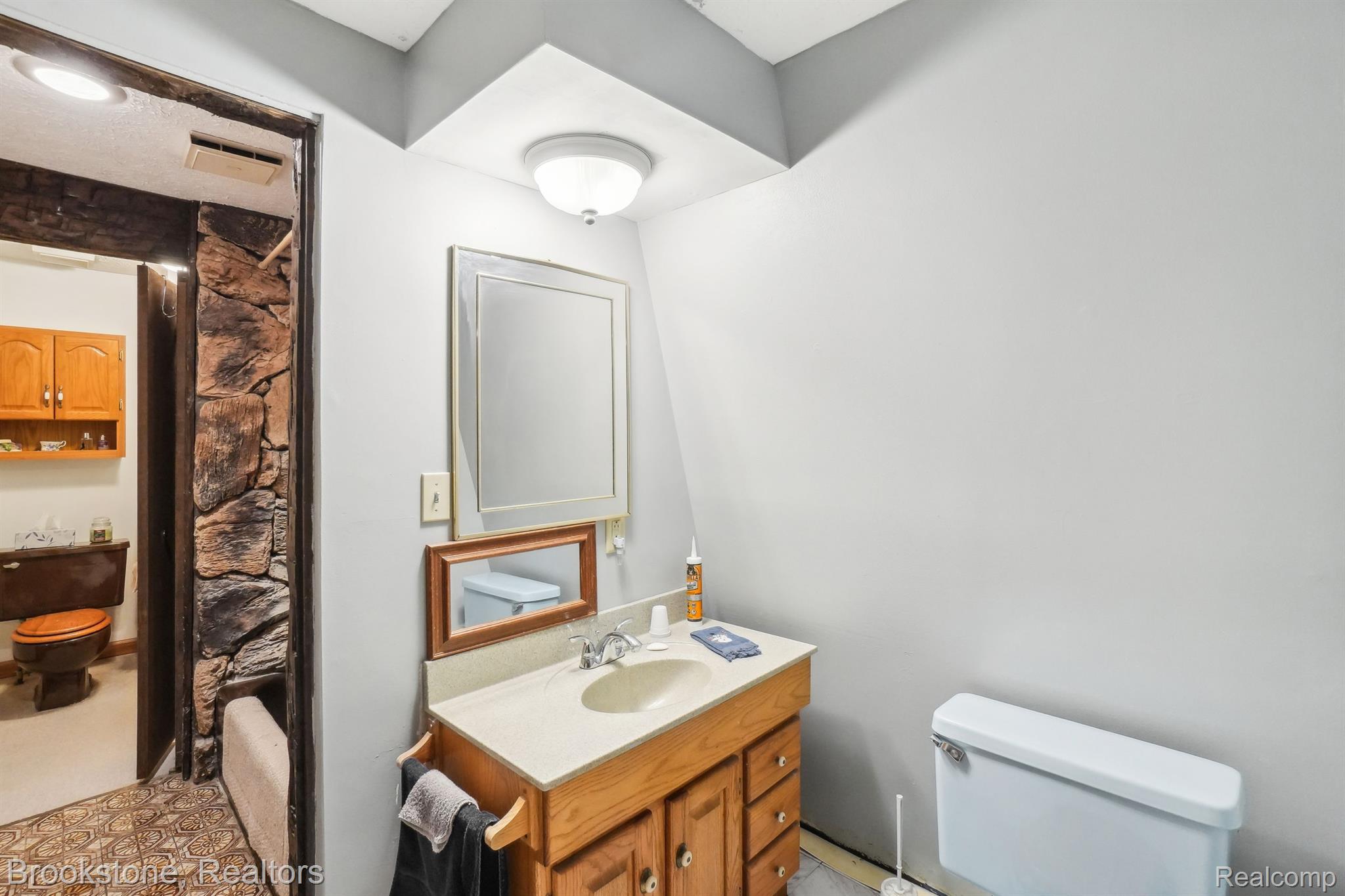 1301 GLEN OAKS Road