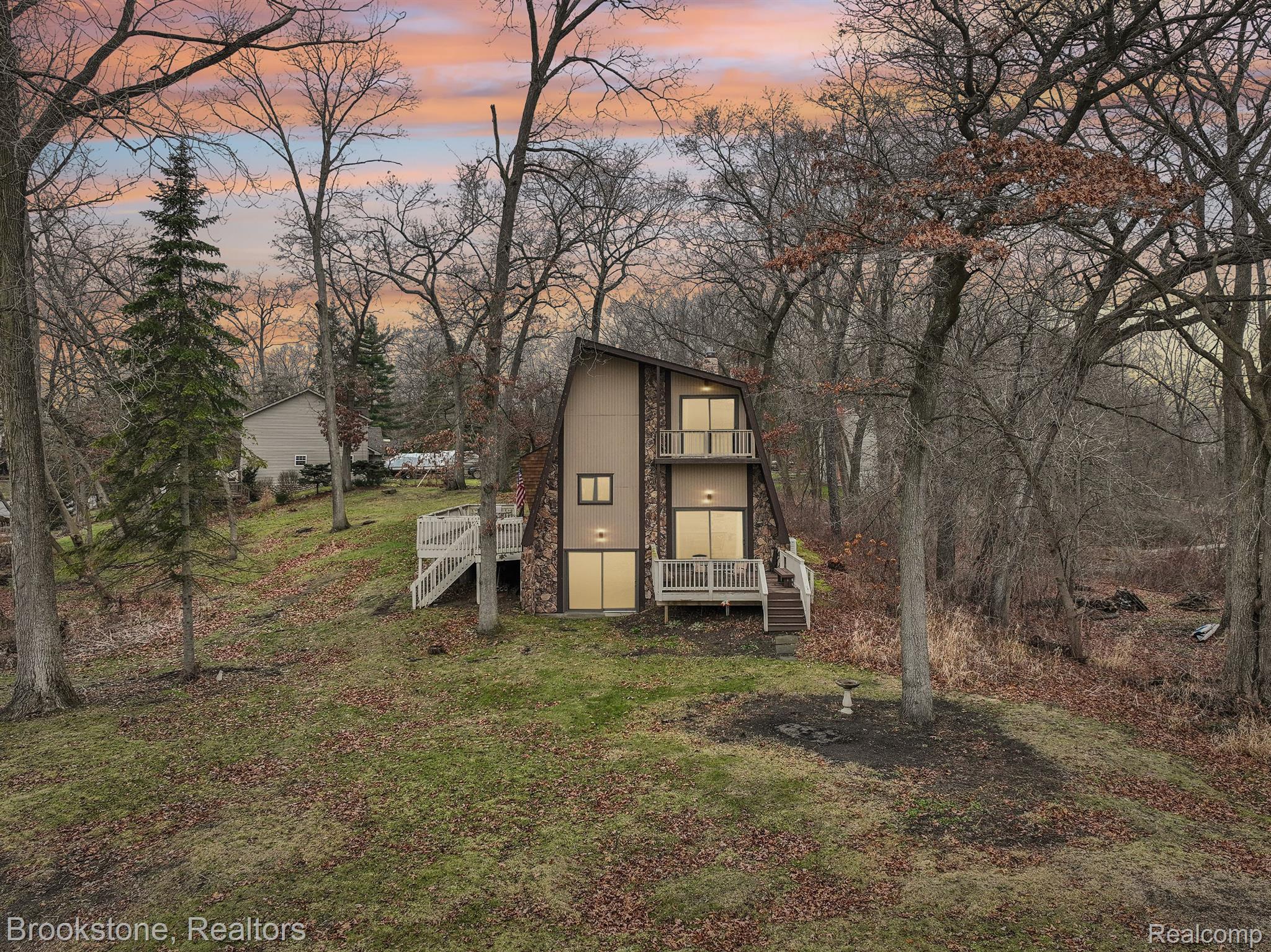 1301 GLEN OAKS Road